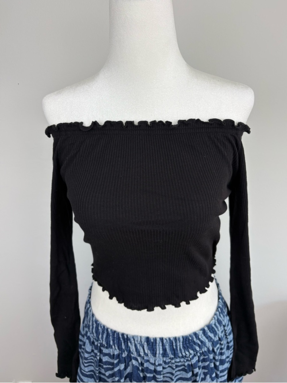 Divided Black Ribbed Off-Shoulder Long-Sleeve Crop Top Y2K Whimsigoth size med
